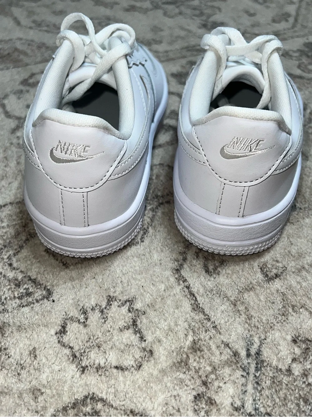 Kids’ White Nike Air Force 1 LE sneakers